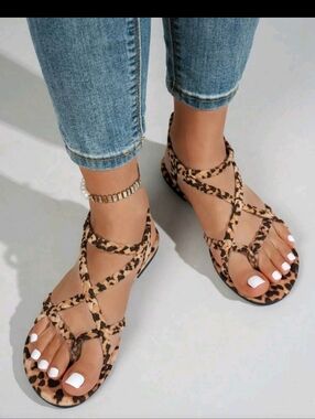 Leopard Print Strappy Flat Sandals - Tan/Black